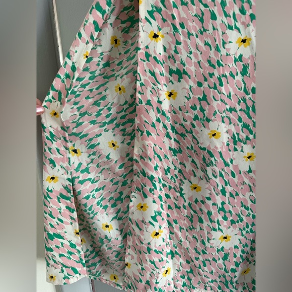 Originality floral skirt with 2 slits.  Size large - Picture 8 of 8